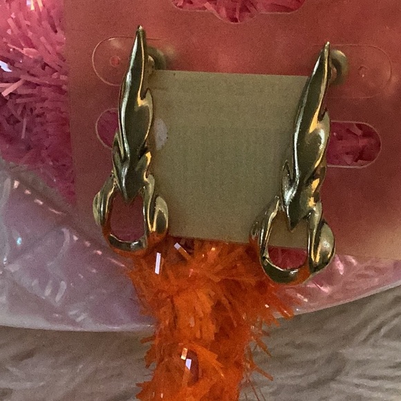 🦩NWT Pierced Style Hanging Lightweight Earring Must Have 🦩 - Picture 9 of 9